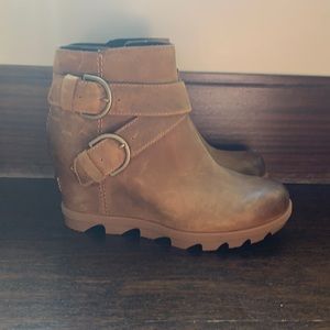 Brown wedged booties!